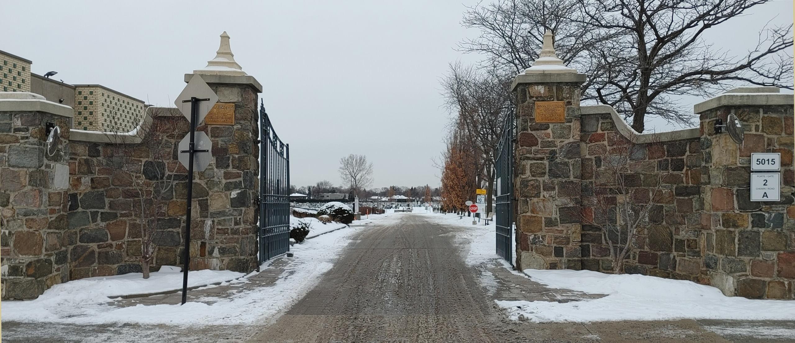 Baron de Hirsch - Entrance